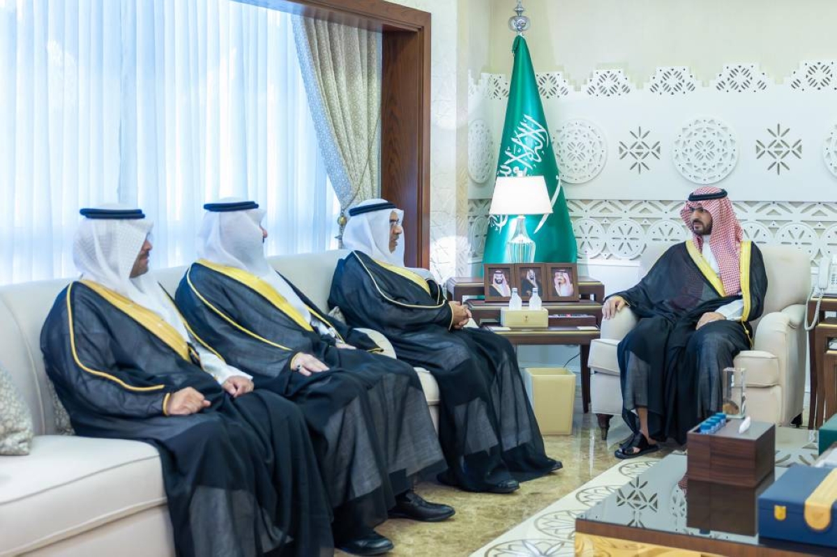نائب أمير الشرقية يستعرض مشاريع أمانة المنطقة