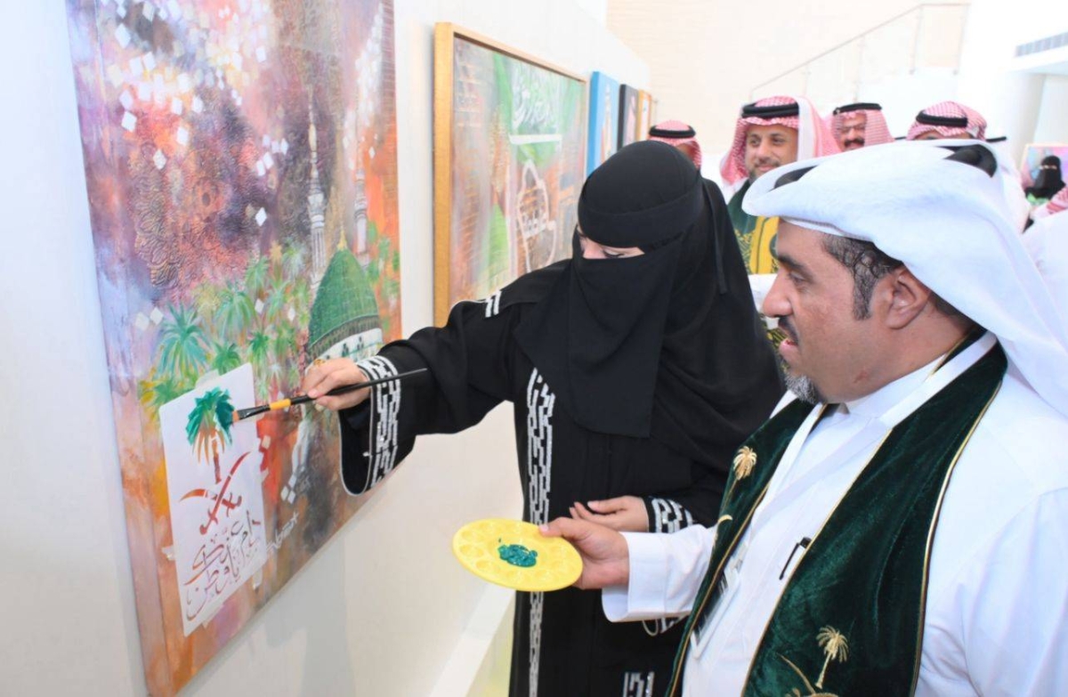 منال اللهيبي تساهم في لوحة الوطن بفرشاة المعلمين والمعلمات