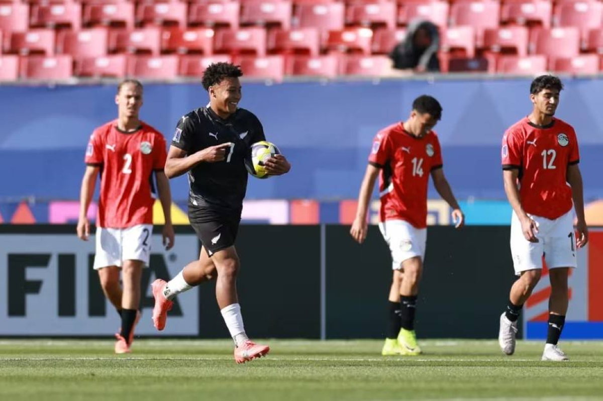 نيوزيلندا تتفوق على مصر 2-0 والطريس يبدع تحكيمياً