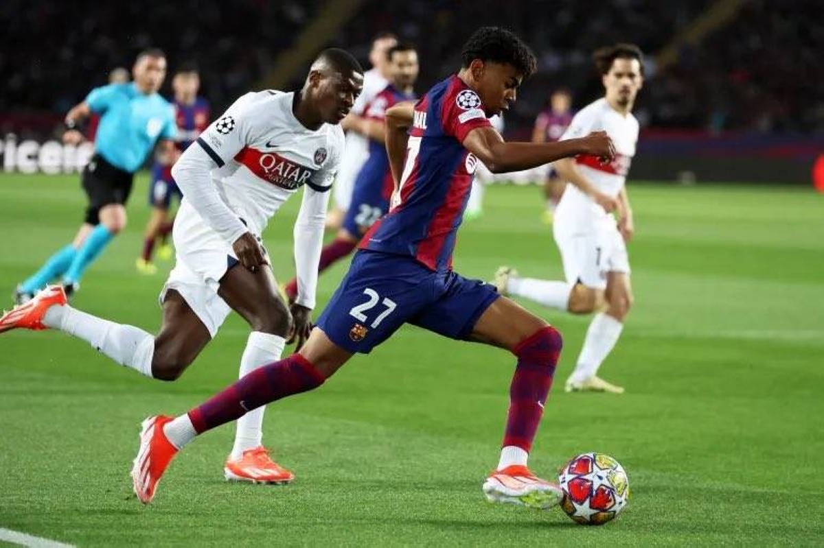 برشلونة يواجه باريس سان جيرمان في قمة دوري الأبطال الليلة