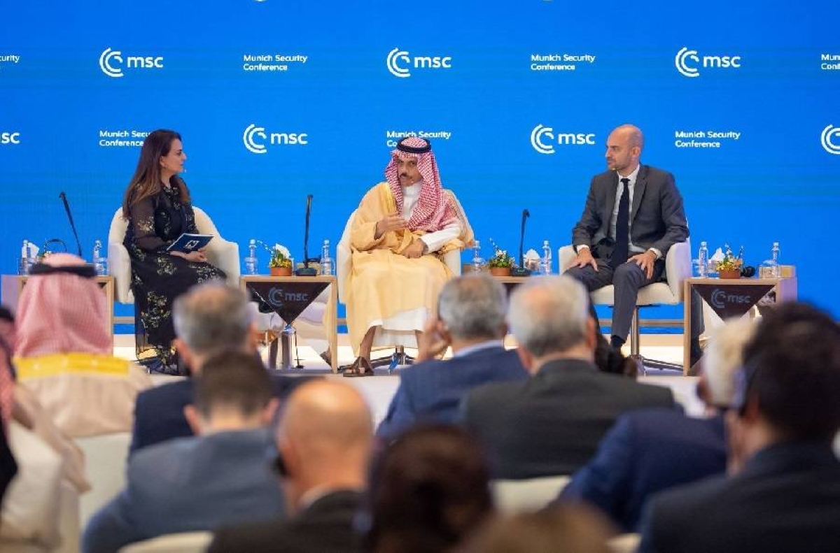 وزير الخارجية يناقش مسارات السلام بين فلسطين وإسرائيل