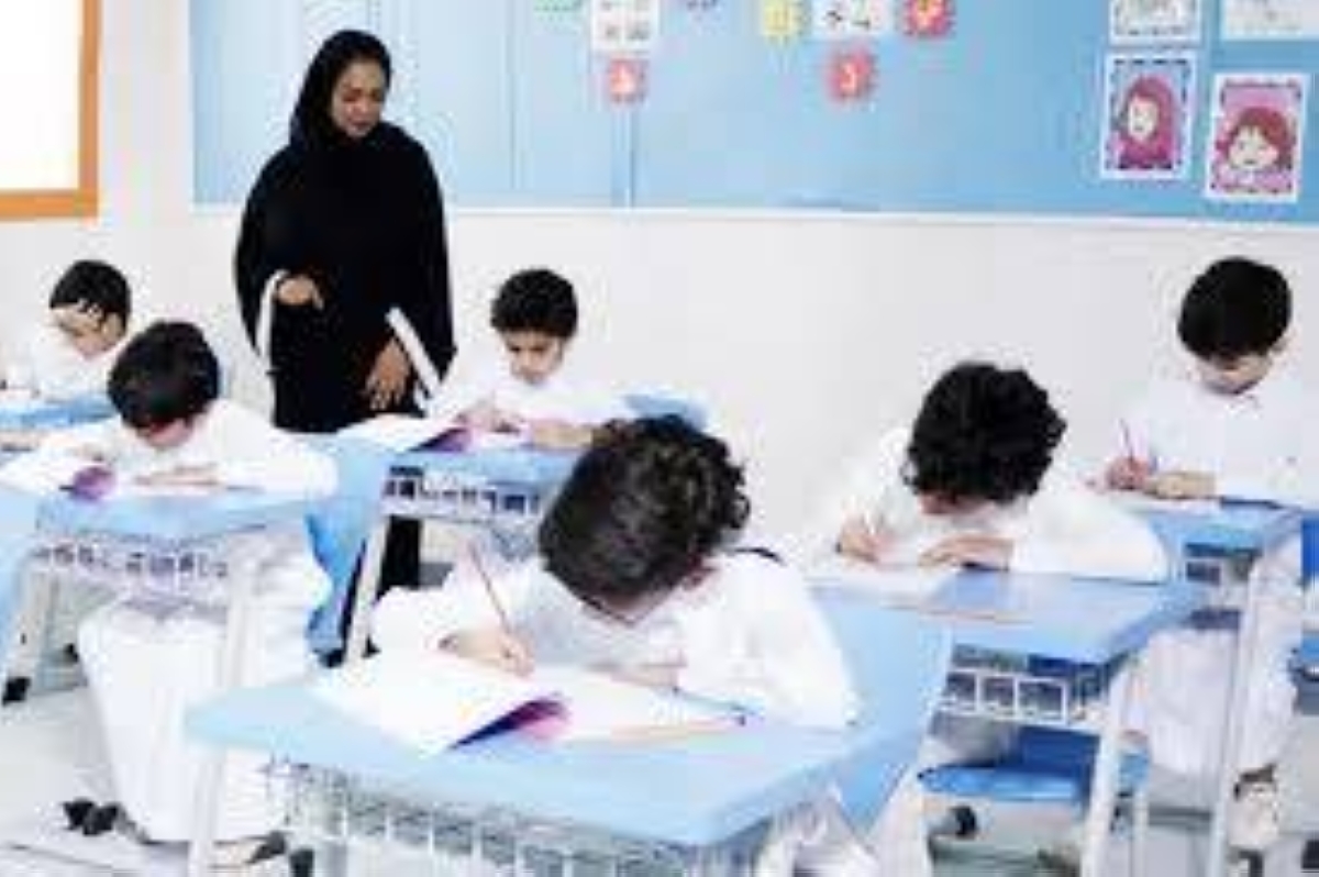 إشعارات إلكترونية إلزامية للمدارس: تحسين التواصل مع الأسر