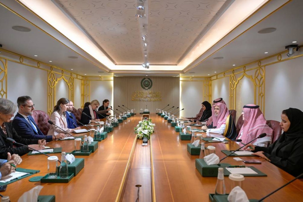 العيسى يجتمع بقيادات فكرية ألمانية من مراكز الأبحاث