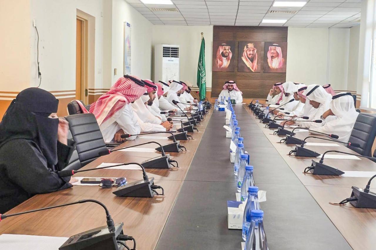 اجتماع المجلس المحلي برئاسة محافظ محايل: تفاصيل ونتائج