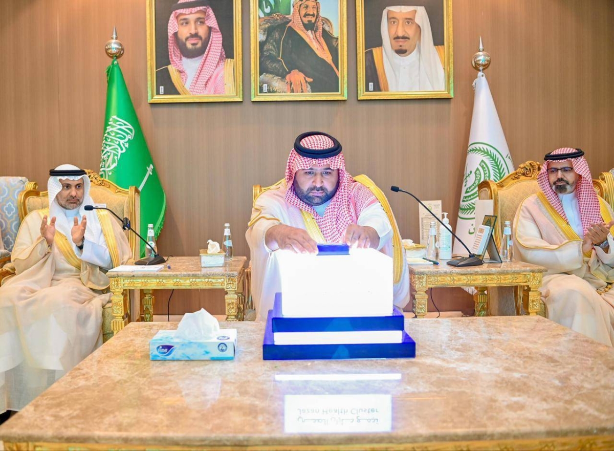 اعتماد العارضة كمدينة صحية: أمير جازان يتسلم الشهادة