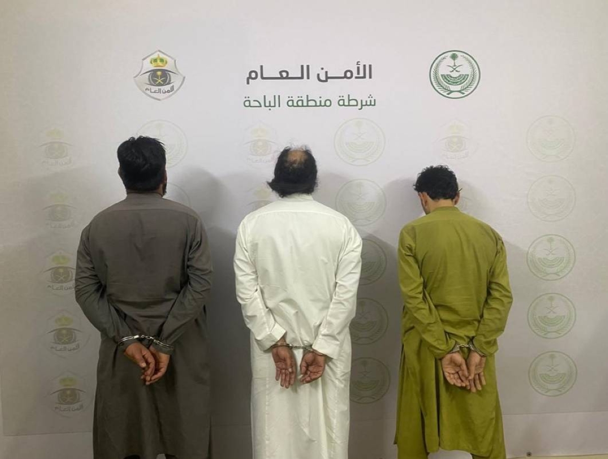 القبض على 3 مروجين للشبو في الباحة بواسطة الشرطة