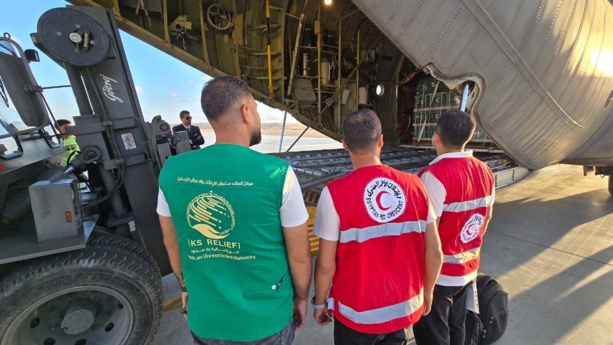 المساعدات السعودية تصل غزة: الطائرة الإغاثية الـ67 للشعب الفلسطيني