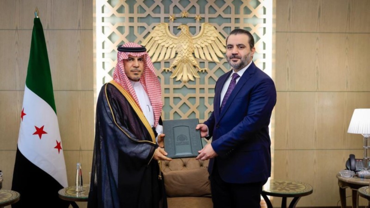 سفير السعودية في دمشق يقدم أوراق اعتماده رسمياً