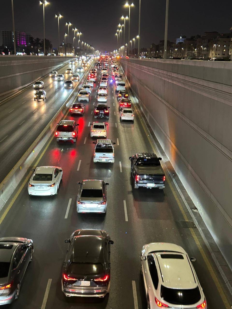 ازدحام مروري خانق في جدة: معاناة يومية للسكان