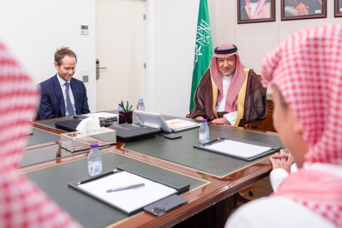 الخريجي يلتقي نائب رئيس مجموعة الأزمات الدولية