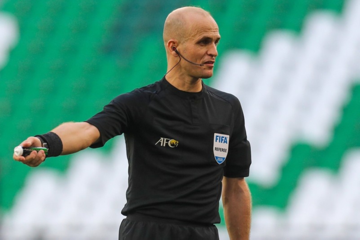 الحكم مخادمة يقود كلاسيكو آسيا المرتقب بنجاح