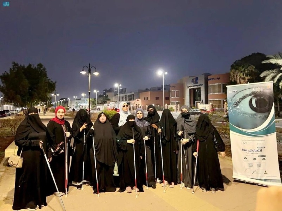 "مبادرات توعوية للإبصار والعصا البيضاء: الكشف المبكر"
