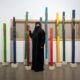 منال باحنشل تبدع في فن الرسم بالرمل في الرياض