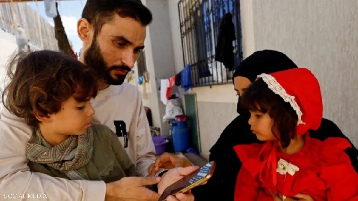 سجين فلسطيني يكتشف بقاء زوجته وطفليه أحياء بعد خبر وفاتهم