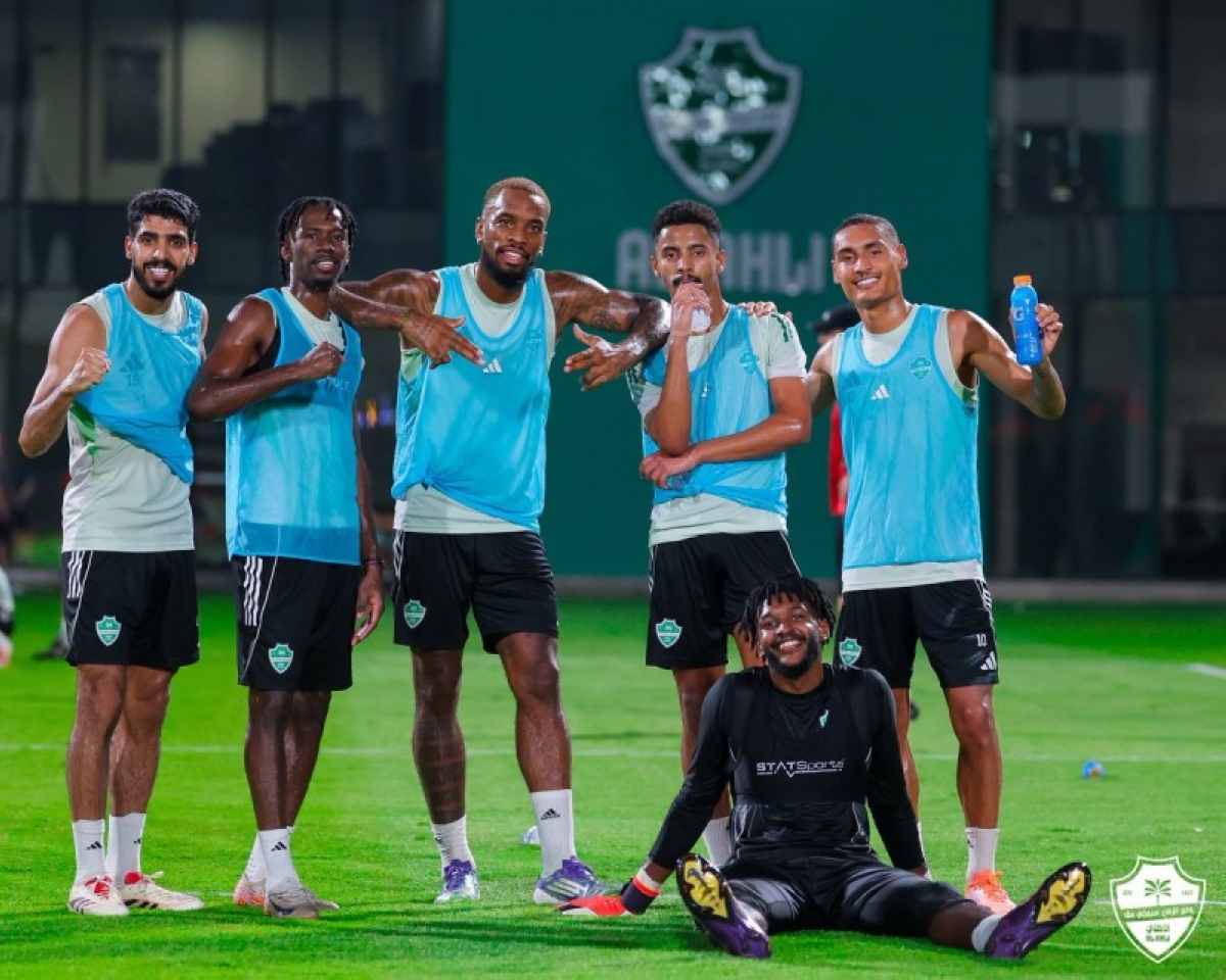 كلاسيكو الأهلي والشباب: مواجهة حاسمة تتجاوز النقاط الثلاث