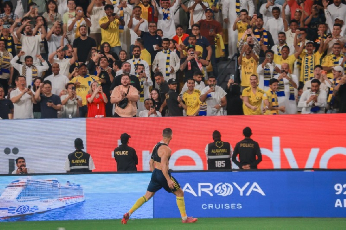 النصر يتصدر الدوري بخماسية رائعة