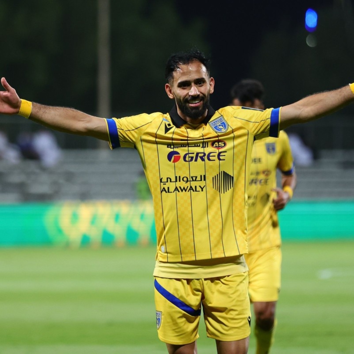 نيوم يعرقل القادسية والتعاون يتحدى ضمك في الدوري