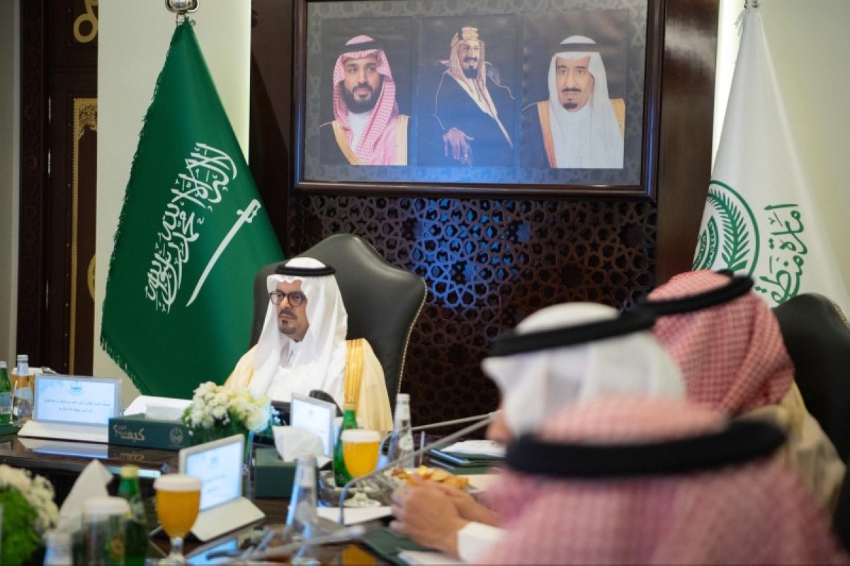 الأمير سعود بن مشعل يقود اجتماع محافظي المنطقة