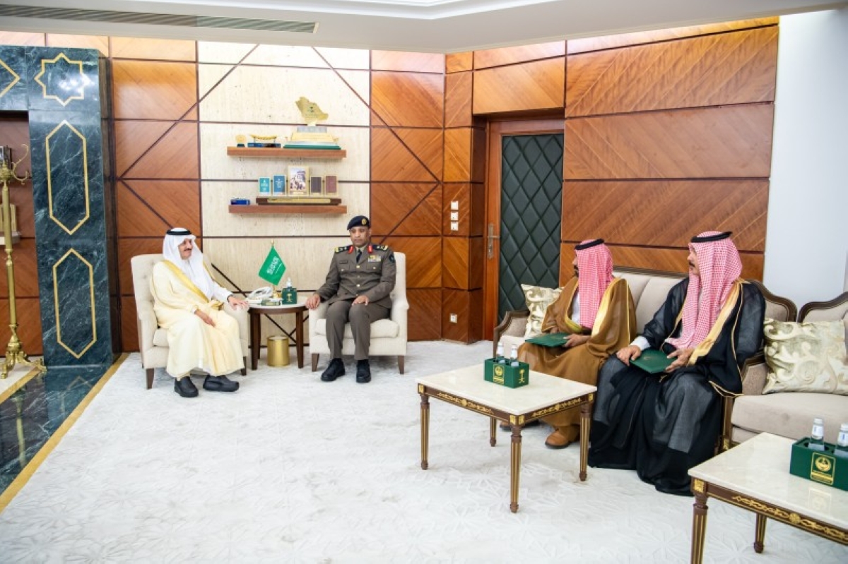 تكريم أمير الشرقية لمواطنين شجعان أطفأوا حريق الجبيل