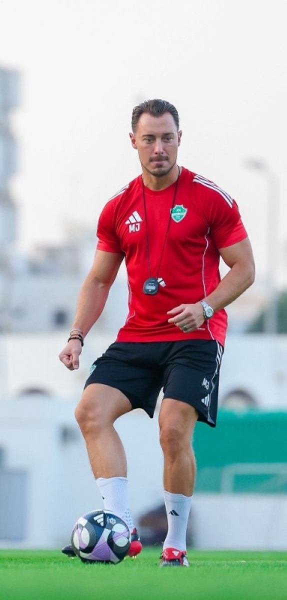 الاتحاد والأهلي يسعيان للفوز ضد الشرطة والغرافة