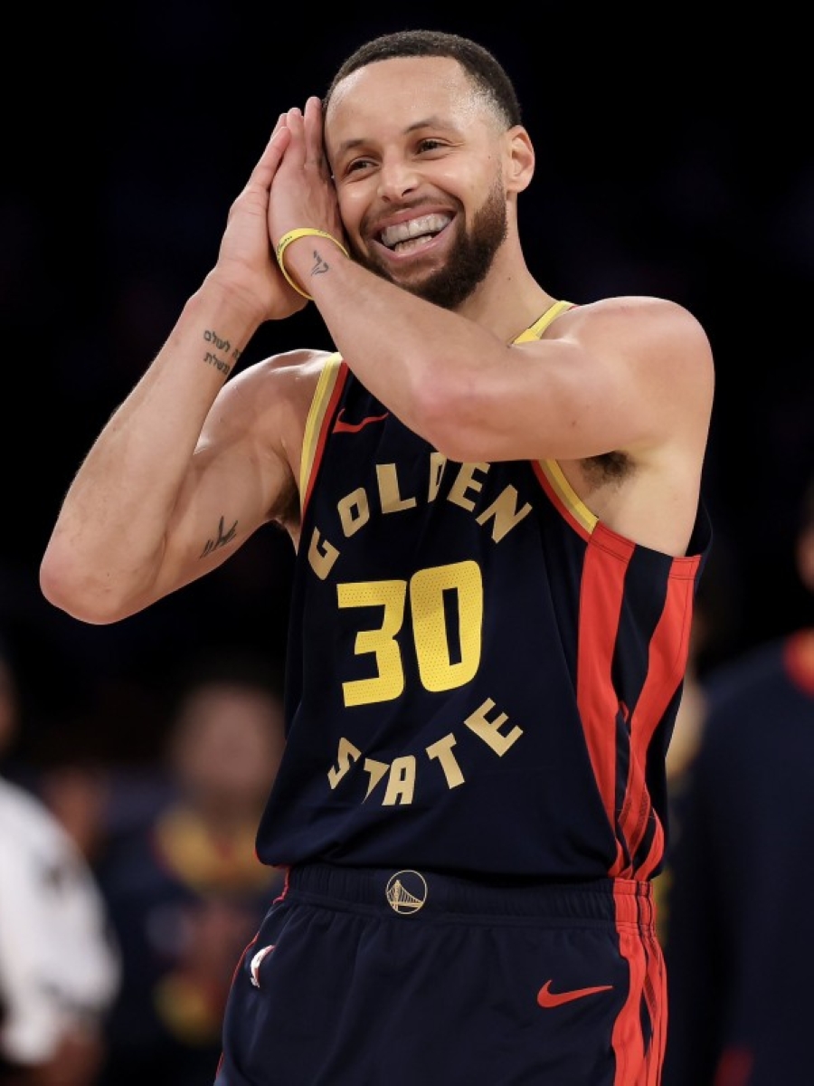 ستيفن كاري يتصدر قائمة أعلى دخل في NBA متفوقاً على ليبرون