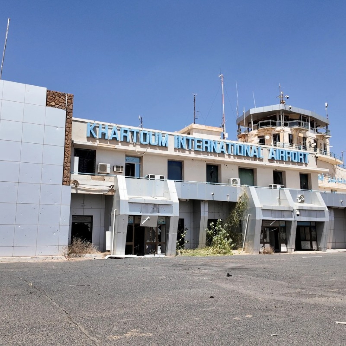 قصف مطار الخرطوم بعد إعادة تشغيله من الدعم السريع