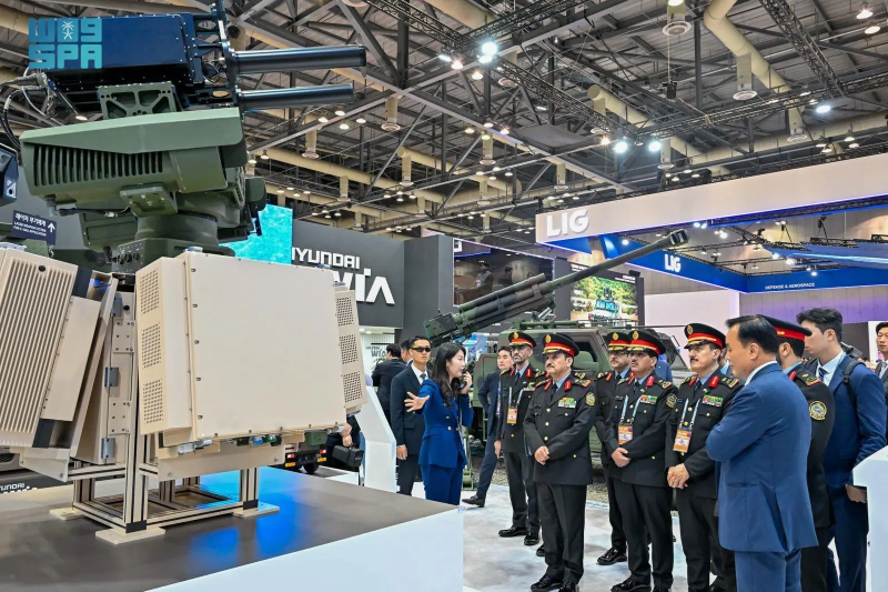 زيارة رئيس الحرس الوطني لمعرض ADEX 2025 العسكري