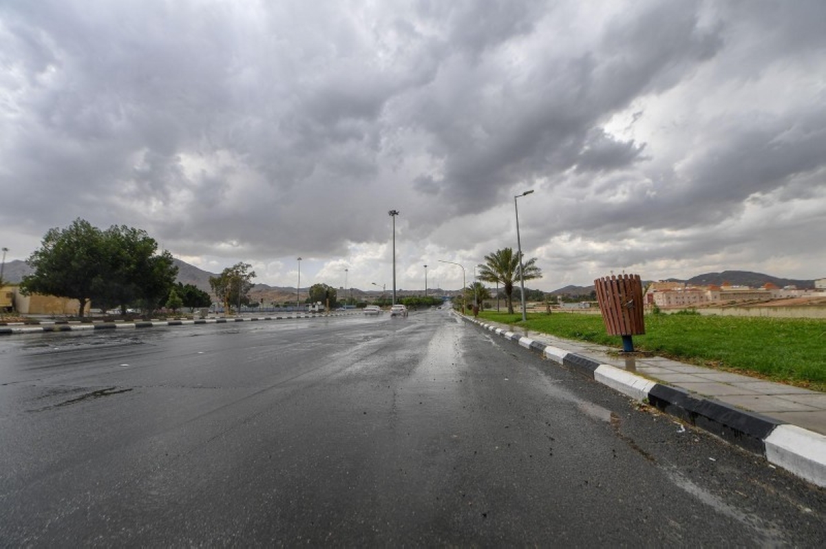 توقعات الطقس: غبار بمكة والمدينة وسحب رعدية بجازان وعسير