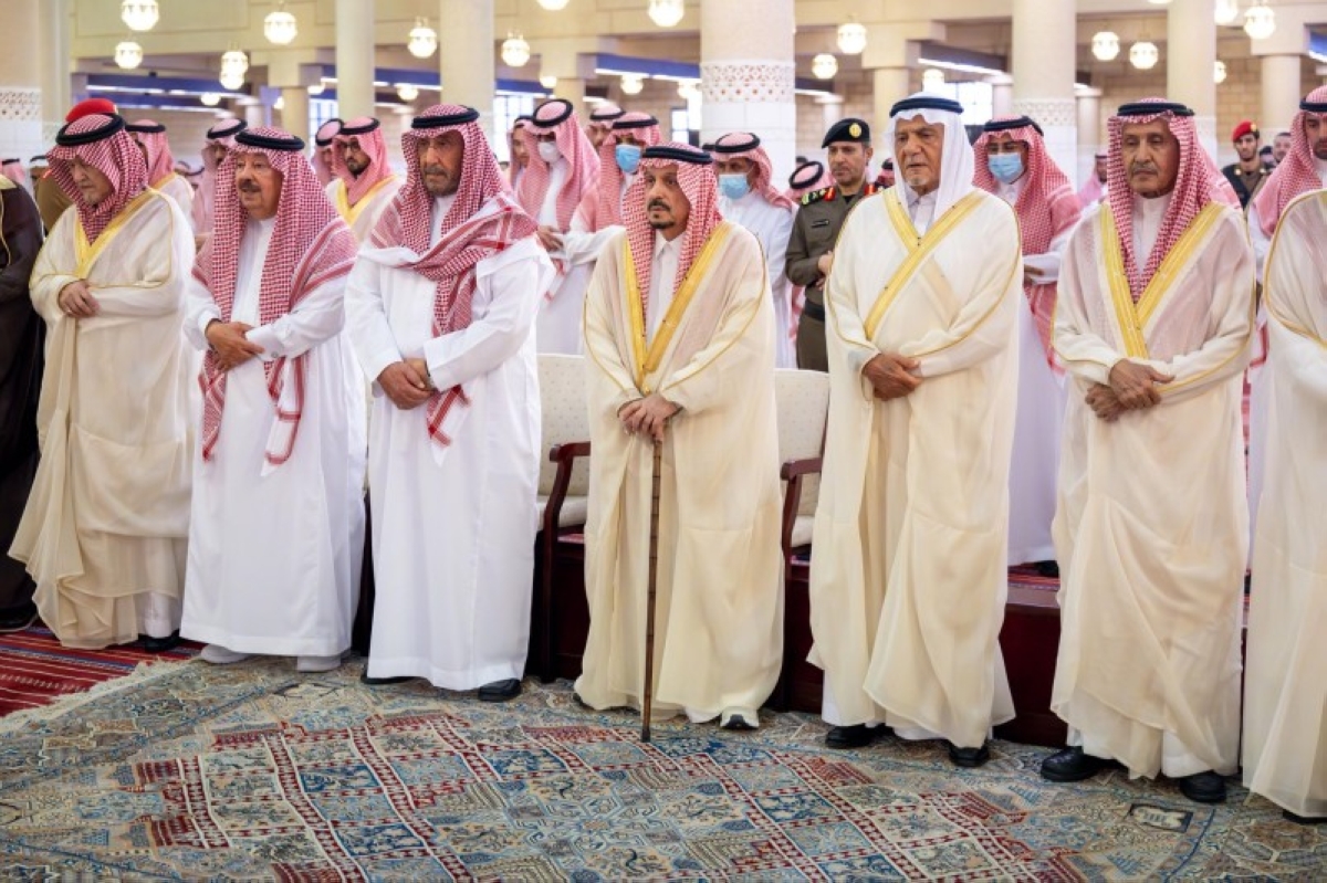 وفاة الأميرة نوف بنت سعود: أمير الرياض يؤدي الصلاة