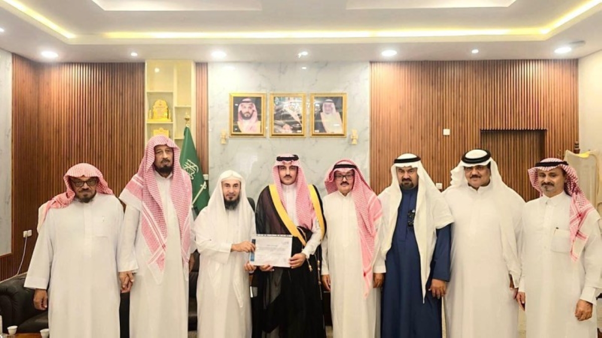 محافظ صامطة يفتتح مكتب المتقاعدين الجديد بالمحافظة