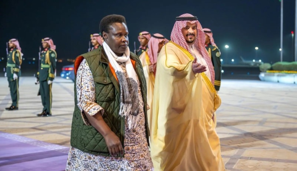 وصول نائبة رئيس أوغندا إلى الرياض لتعزيز العلاقات