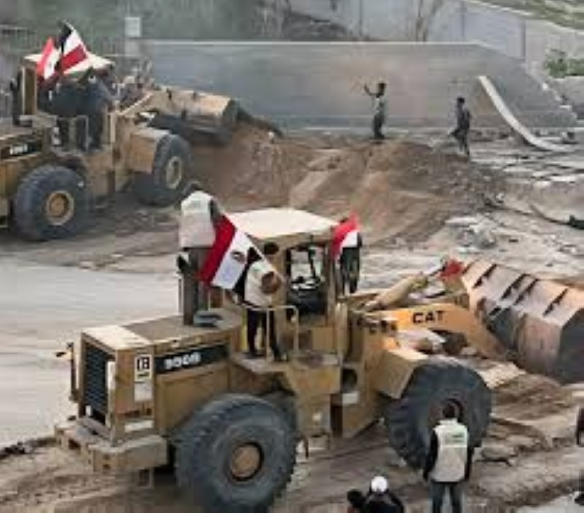 معدات مصرية تبحث عن رهائن إسرائيليين في غزة