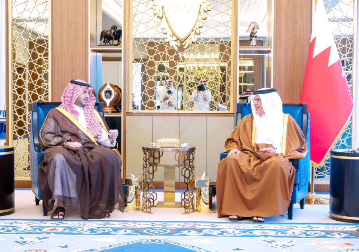 استقبال ولي عهد البحرين لتركي بن محمد بن فهد