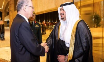 مغادرة رئيس وزراء فلسطين الرياض ونائب أمير المنطقة يودعه