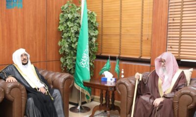 مفتي المملكة يلتقي وزير الشؤون الإسلامية لتعزيز التعاون