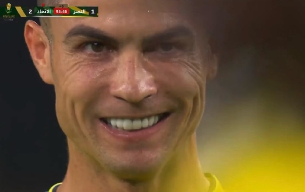 ما سر تفكير رونالدو قبل تنفيذ الركلة الحرة؟