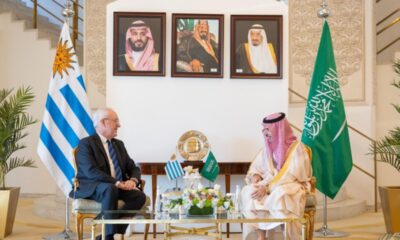 تعزيز العلاقات الثنائية بين وزير الخارجية ونظيره الأوروغواني