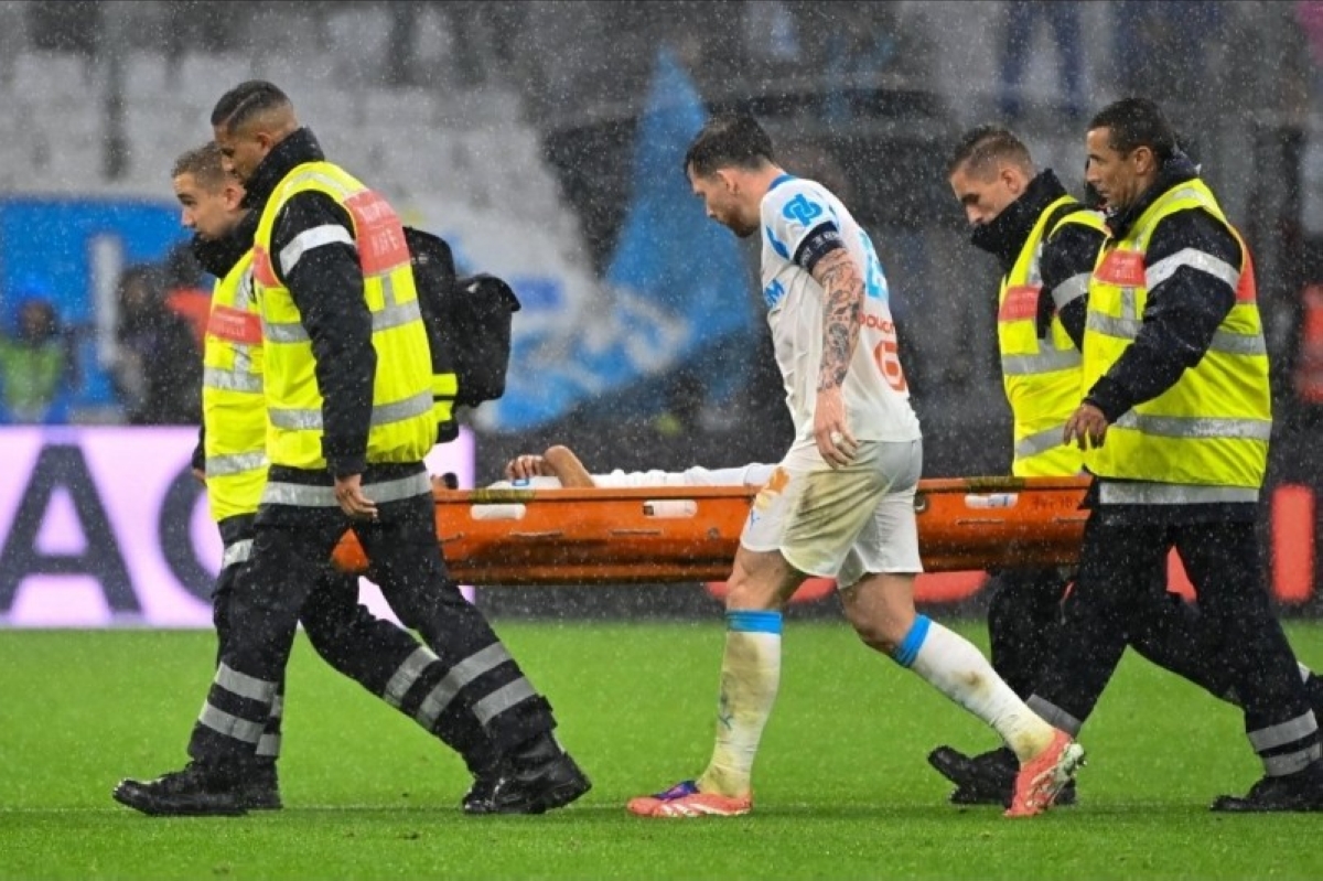 إصابة لاعب مغربي بارز في الدوري الفرنسي