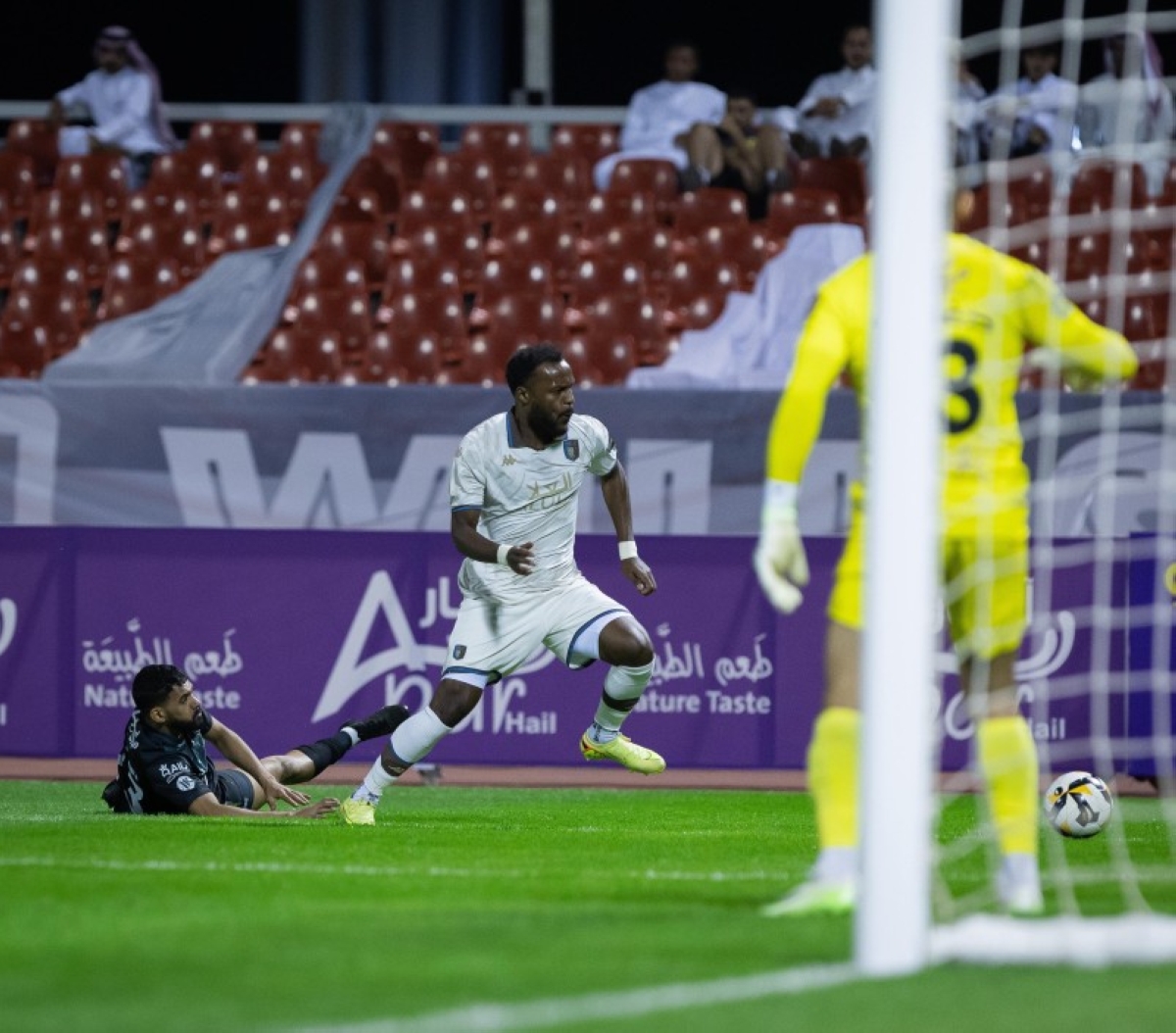 العُلا يتصدر دوري المحترفين وأبها يلاحقه