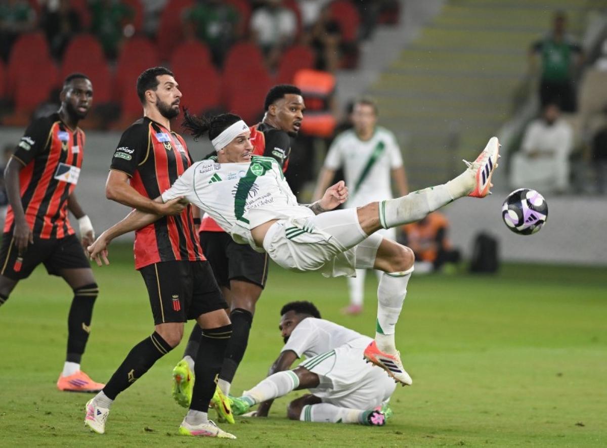 تعادل الأهلي والرياض: خيبة أمل لجماهير الأهلي