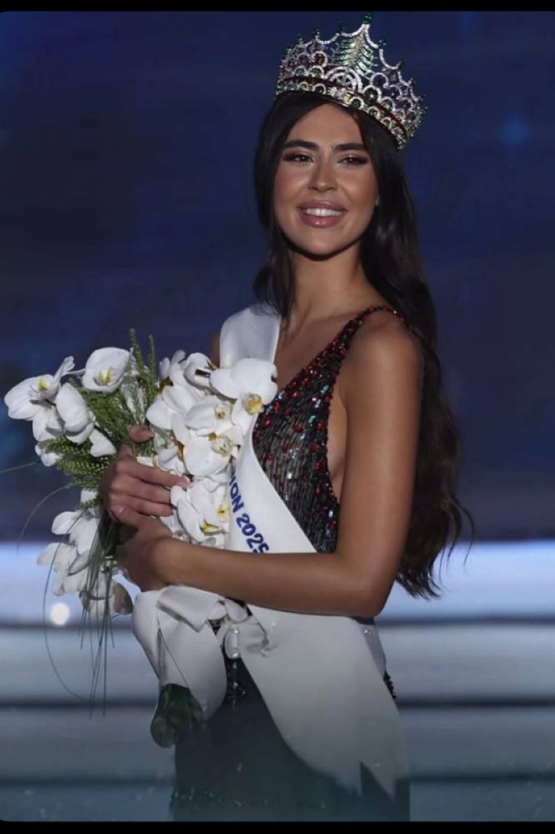 بيرلا حرب تتوج ملكة جمال لبنان 2025