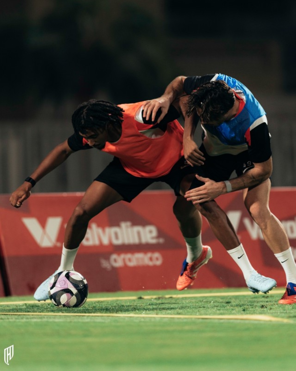 القادسية يتحدى التعاون بتكتيك جديد في مباراة مثيرة