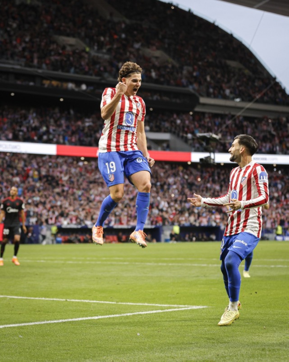 أتلتيكو مدريد يهزم إشبيلية في مباراة مثيرة بالدوري الإسباني