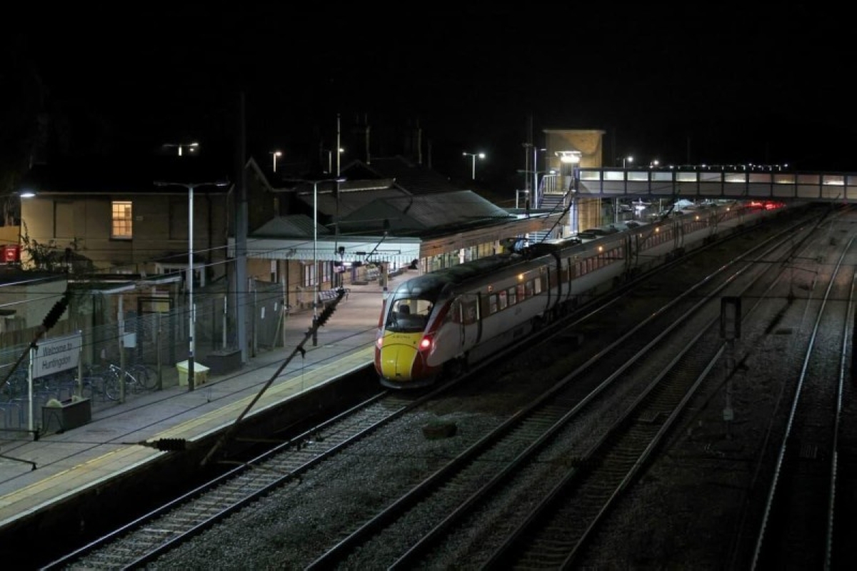 اعتقال شخصين بعد حادث طعن في قطار بلندن