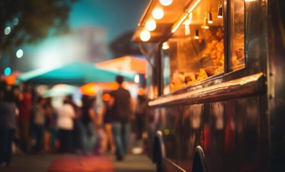 قوانين جديدة: حظر مكبرات الصوت وتجهيز الصلصات في عربات الطعام