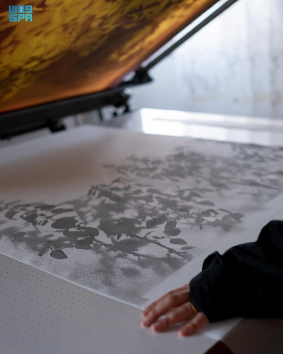 فنانة سعودية تبرز في بينالي تايبيه بتقنية الطباعة الحريرية