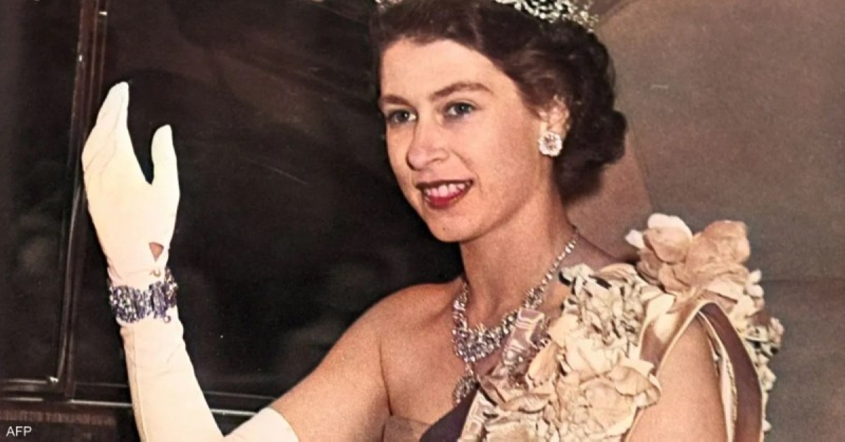 معرض ملابس الملكة إليزابيث في لندن 2026