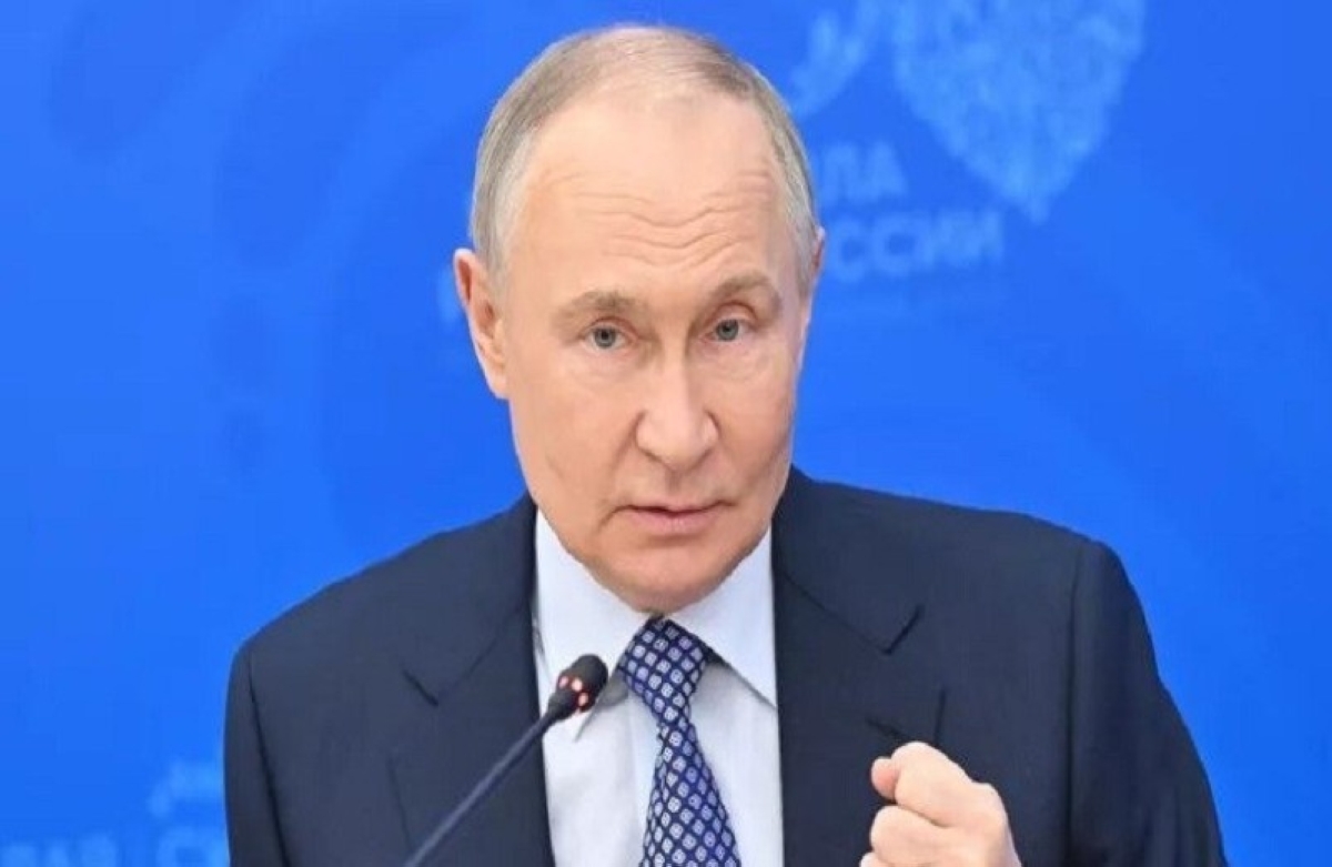 زيلينسكي يطلب دعم السلاح من أمريكا وبوتين يتحدى التهديدات