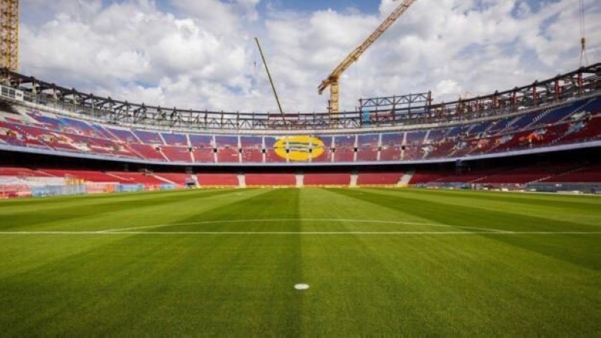 احتجاجات تعرقل عودة برشلونة إلى ملعبه الرئيسي