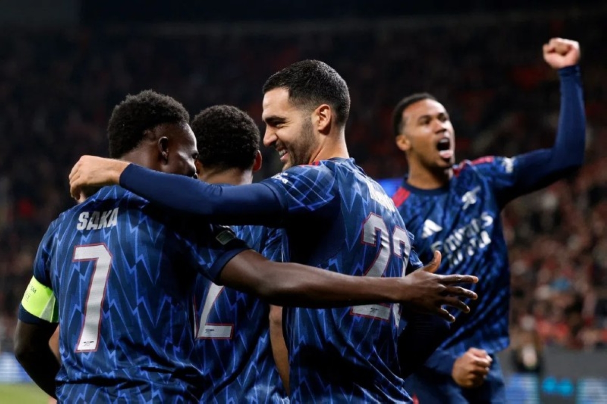 أرسنال يهزم سلافيا براغ بثلاثية في دوري الأبطال